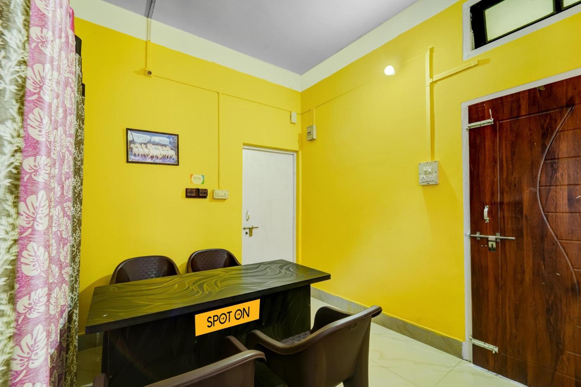 Hotel O Home Trimurti Guest House Guwahati Luaran gambar