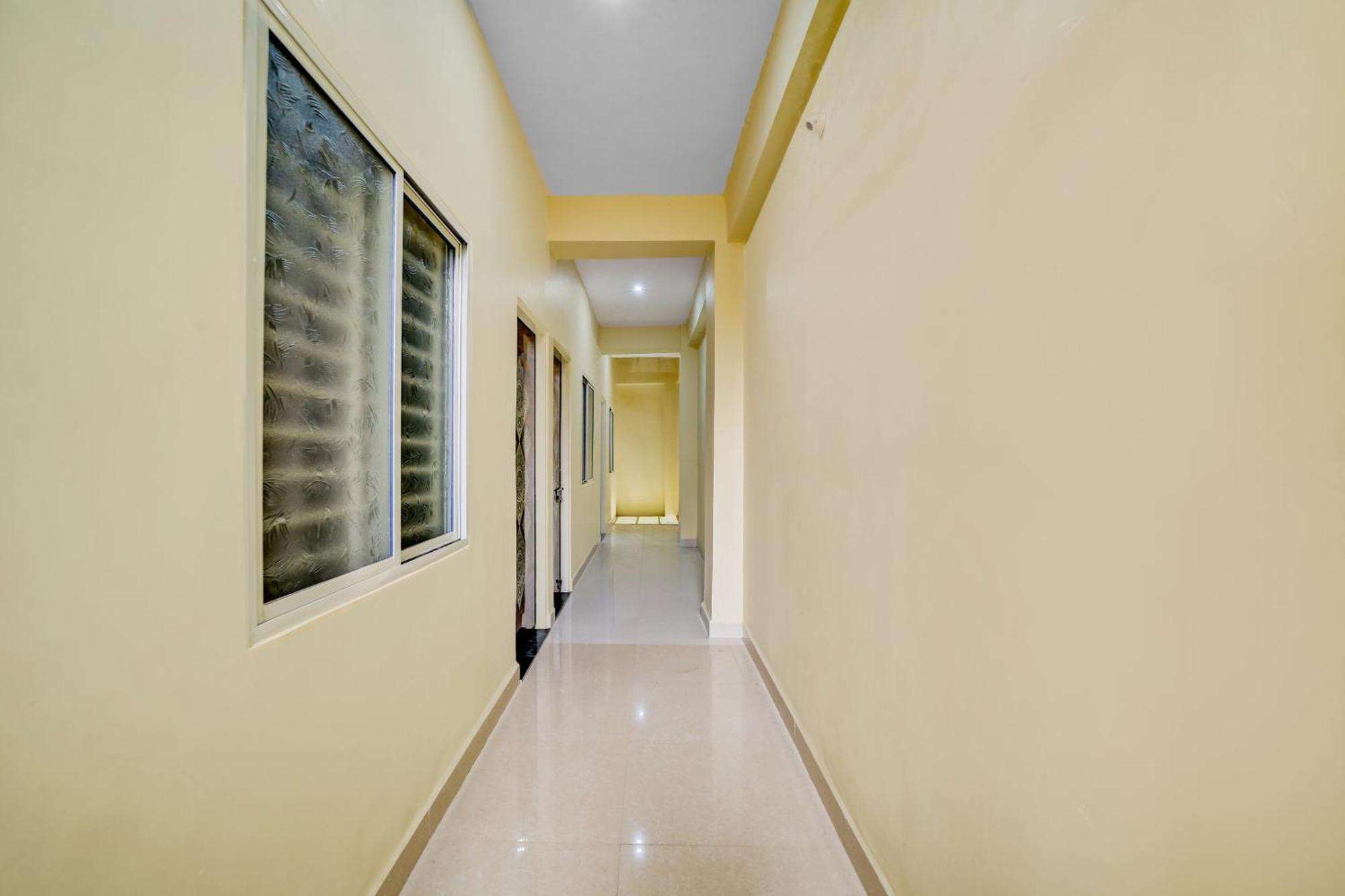 Hotel O Home Trimurti Guest House Guwahati Luaran gambar